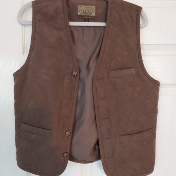 Cabela's Other - CABELAS GENUINE LEGENDARY QUALITY LEATHER VEST